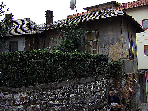 Star� domek v sarajevsk� uli�ce