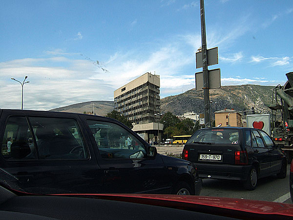 Vyp�len� a rozst��len� d�m v Mostaru