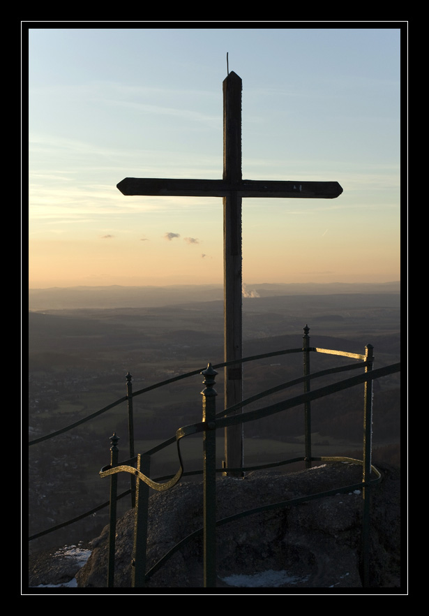 Kříž na vyhlídce v Jizerských horách